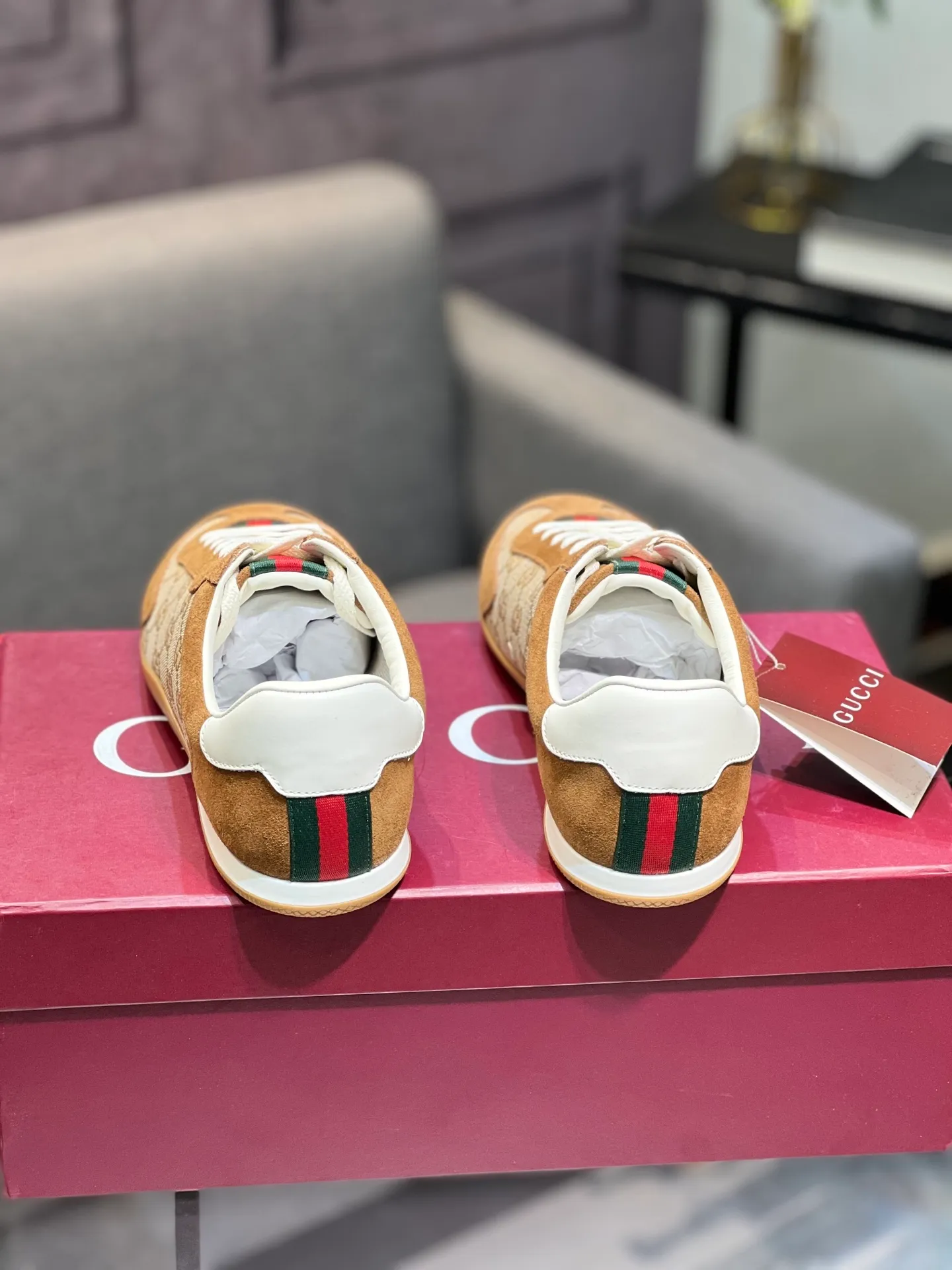Men's shoes 💰580 Gucci Gucci small dirty shoes full series upgrade, long-term production GG Gucci series old casual small dirty shoes catwalk style ZP developed pure original version... metal double G crystal cylindrical mark... Gucc original pattern webbing... upper color rubbed cowhide matte stitching classic double G cloth, code number: 35-44 (female 41, male 45. Customization is not returnable) Fabric: original custom cowhide Inner: original custom cowhide Feet: original cowhide injection molding. Outsole: original open molding sole. Packaging: original full set of packaging. Color: official website updated simultaneously.